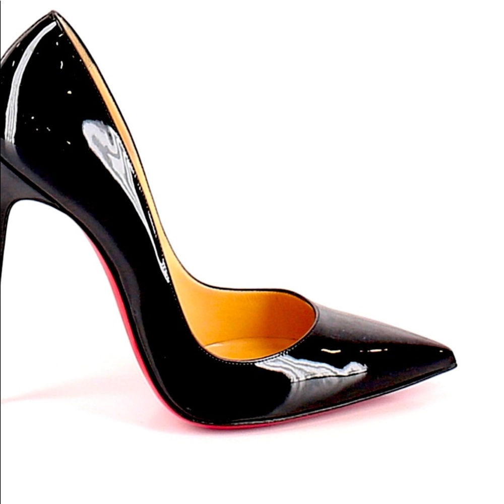 This shoes is a fairly used Kate that runs 38, it's small for me.